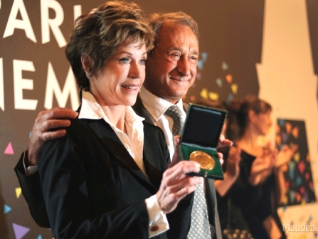 Jane Fonda recibe la Gran Medalla de Vermeil de la ciudad de París, de manos del alcalde Bertrand Delanoë. Foto: Festival Paris Cinéma